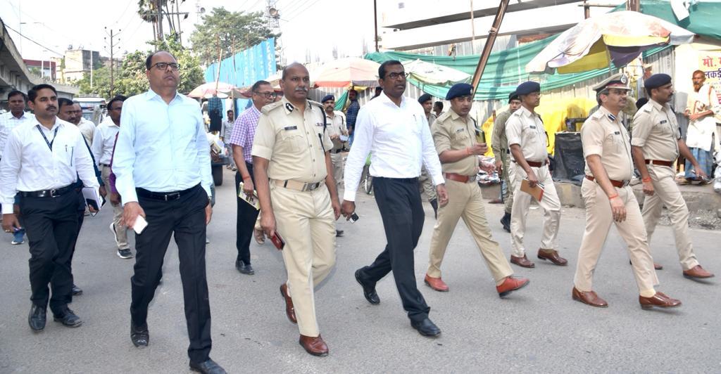 Patna divisional commissioner inspects Patna Junction area on Saturday.