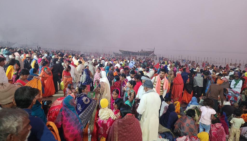 Devotees gather at Ganga ghat for Kartik Purnima