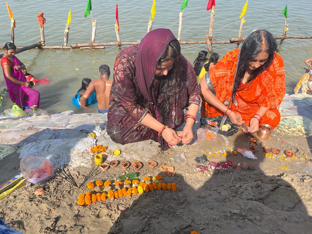 Devotees Flock to Patna's Chhath Ghats