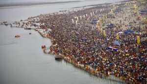 Millions Offer Obeisance to Setting Sun in Bihar