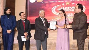 Akshara Singh gets UP Award