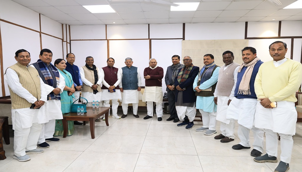 CM Nitish Kumar Addresses Party MPs in Emergency Meeting Following INDIA Alliance Gathering