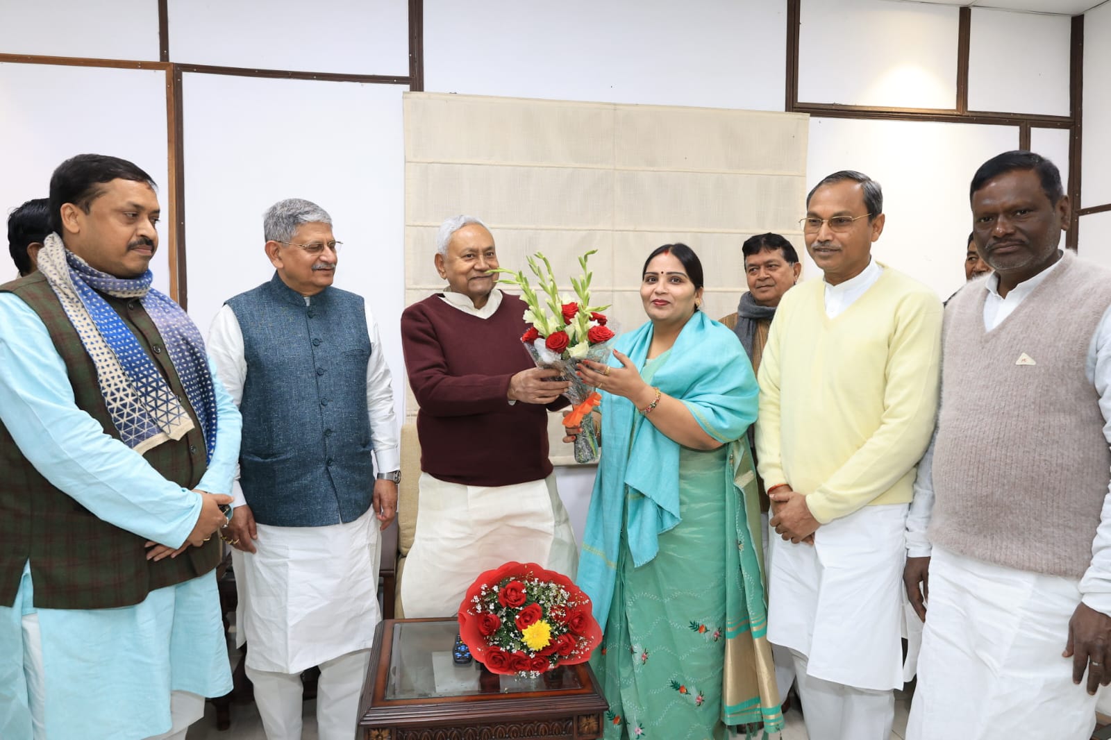 CM Nitish Kumar Addresses Party MPs in Emergency Meeting Following INDIA Alliance Gathering

