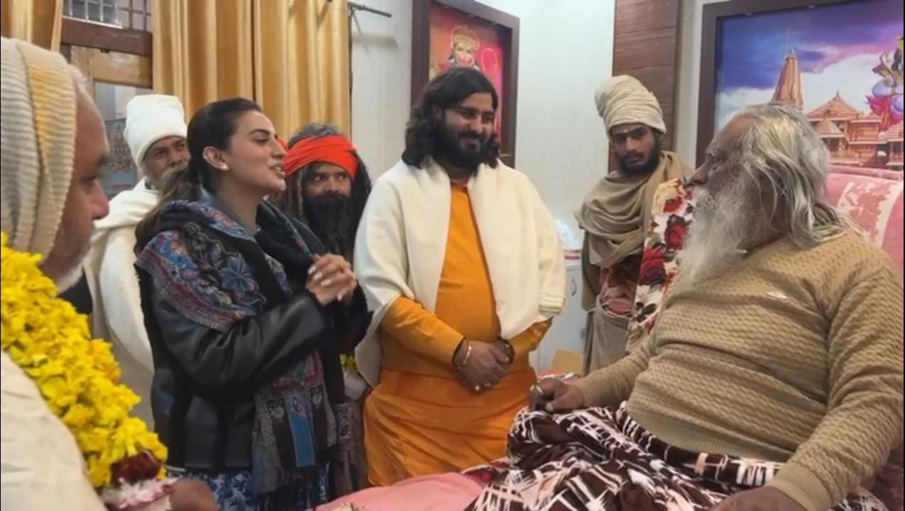 Akshara Singh Receives Blessings from Spiritual Leaders Ahead of Ram Lalla Consecration

