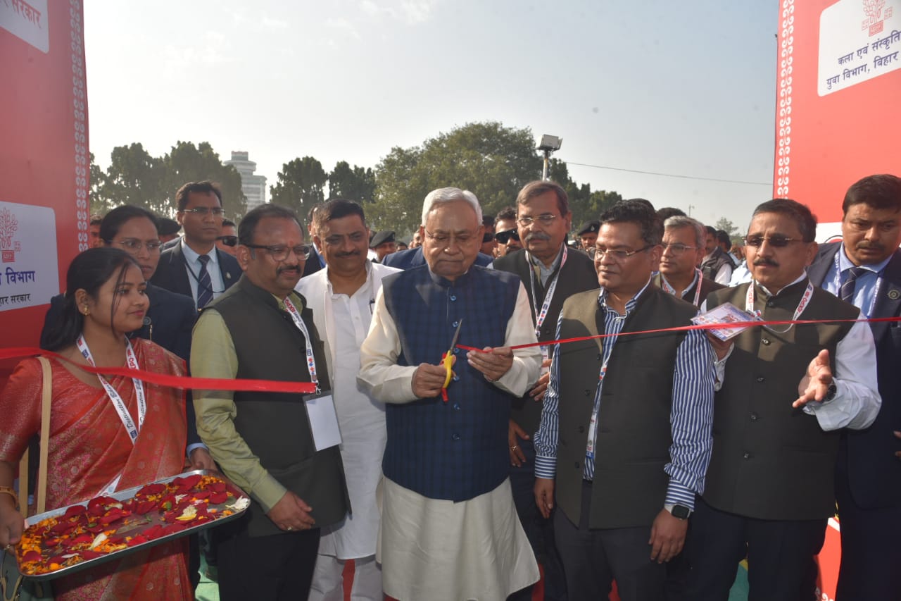 Chief Minister Launches 'Destination Bihar Expo 2024', Tours Exhibition Stalls