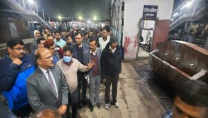 General Manager of ECR Conducts Thorough Inspection at Patna Junction