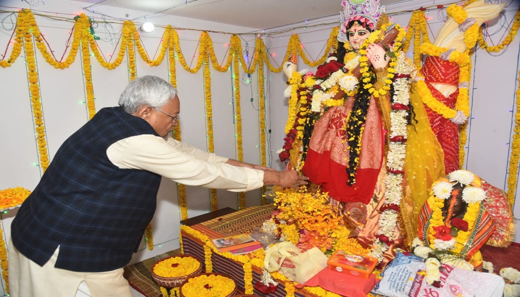 Basant Panchami Celebrated Amidst Rain, Faith, and Festivity in Patna