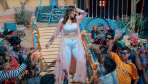 Bhojpuri Sensation Akshara Singh Unveils Vibrant Holi Song "Falnava Ke Beta