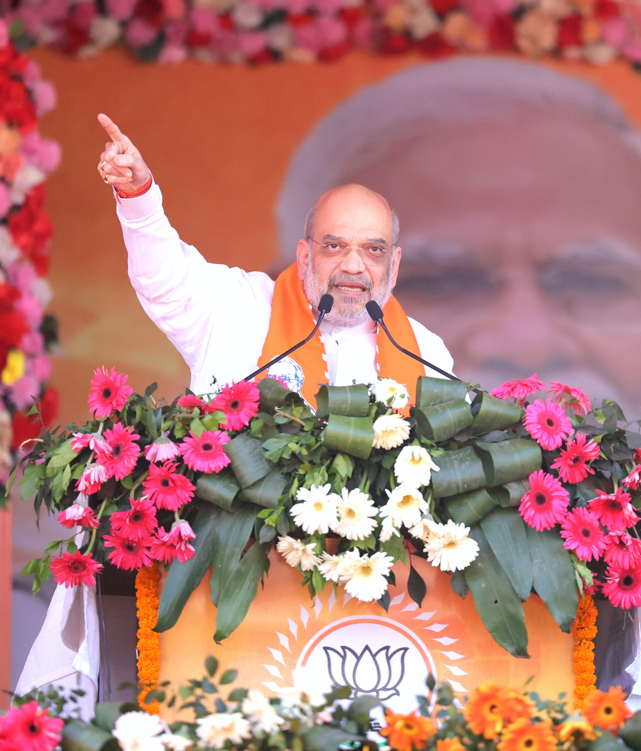 Shah Targets Sonia-Lalu in Patna Rally: Aims for Son as PM and CM; Vows Crackdown on Land Mafia