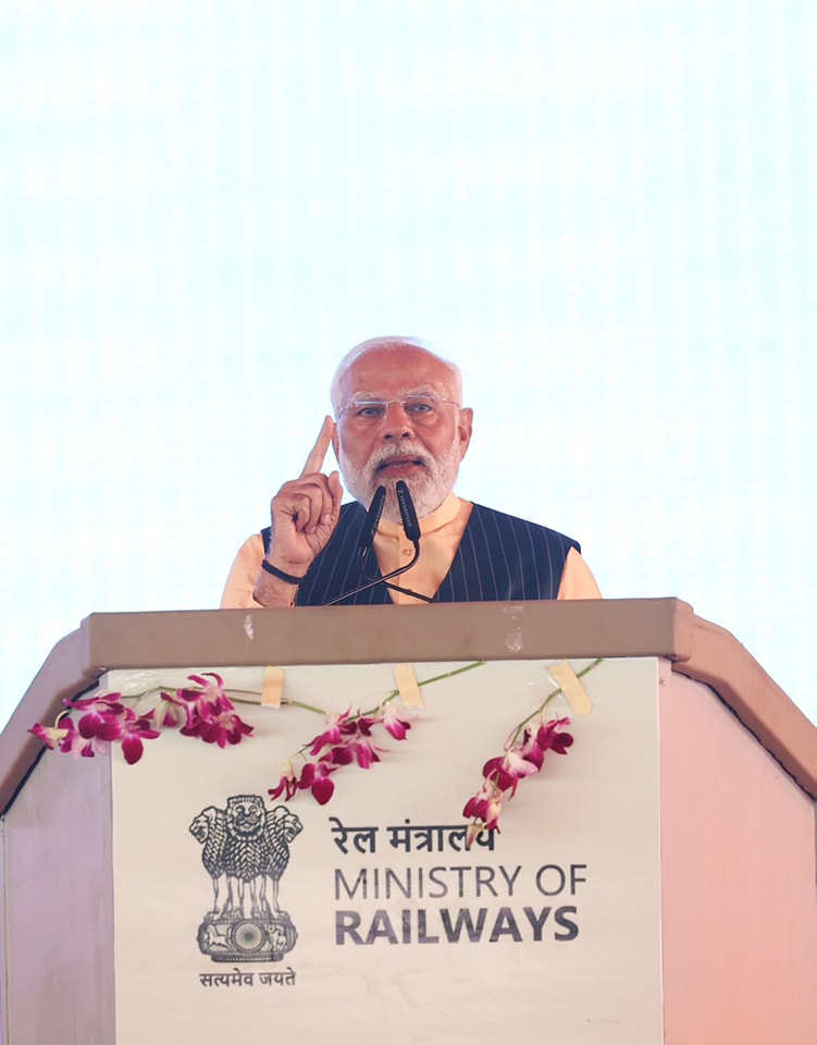 PM Modi Condemns Jungle Raj and Nepotism, Asserts "The Whole Country is My Family" in Bettiah Rally