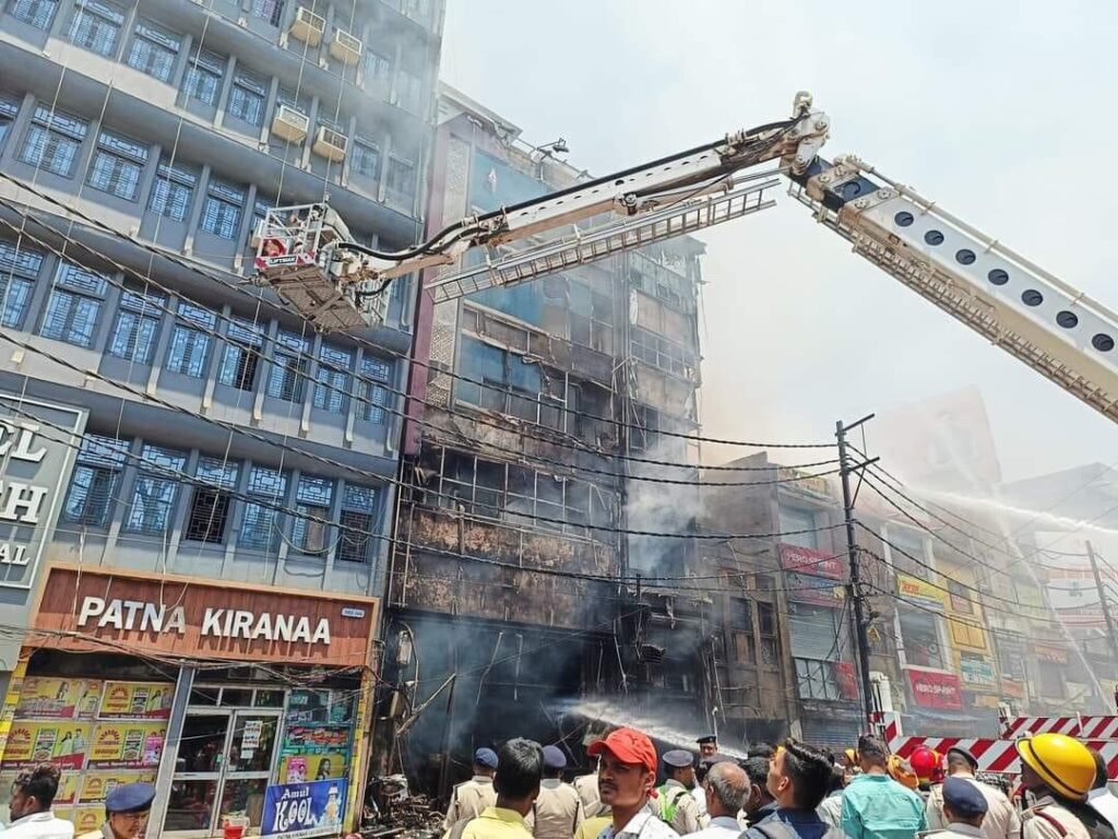 Tragic Fire Engulfs Hotels Near Patna Junction, Claims Lives of Six