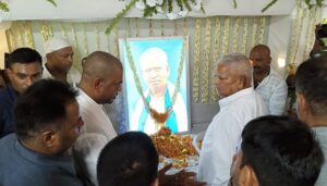 Lalu Prasad Yadav Visits VIP Chief Mukesh Sahni to Offer Condolences in Darbhanga