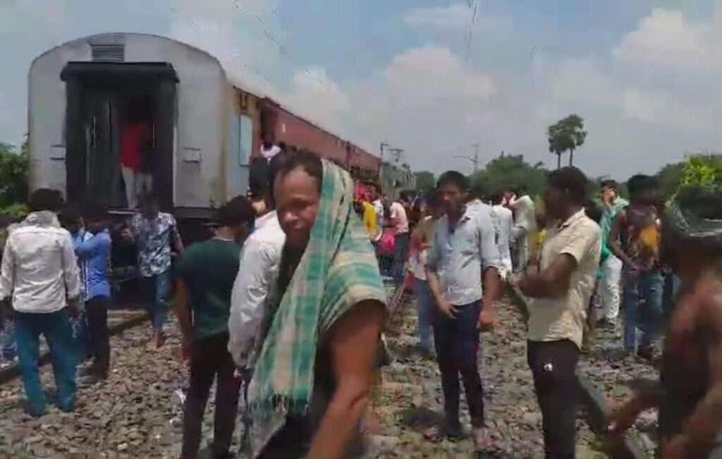 Train Splits in Bihar: Passengers Safe After Sampark Kranti Express Incident