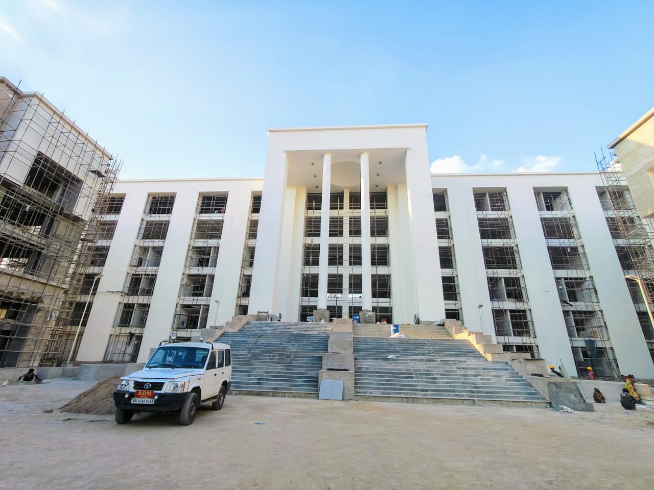 DM Inspects Progress of New Patna Collectorate Building, Emphasizes Timely Completion