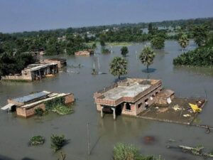 Gandak River Floods Motihari: Residents Forced to Seek Refuge on Champaran Embankment