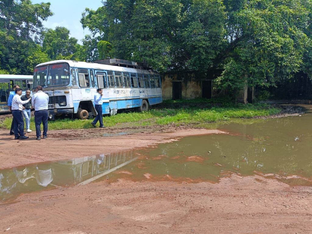 Bus Terminal to be Developed at Gaya Bus Stand Gaya: A new inter-state bus terminal will be developed at the Gaya bus stand on 4.95 acres of land, following an inspection by Transport Secretary Sanjay Kumar Agarwal. During the visit, he directed the demolition of the dilapidated divisional building of the Bihar State Road Transport Corporation (BSRTC) and proposed the construction of a new terminal. The terminal will feature vehicle parking, passenger facilities, and administrative offices on the first and second floors. Steps will also be taken to improve passenger convenience, including arrangements for clean drinking water and addressing waterlogging issues within the premises. Agarwal stressed the importance of identifying key inter-state routes, particularly given Gaya’s role as a religious and tourism hub. Agreements with transport corporations from other states will be made to enhance connectivity to important destinations. The Transport Secretary also instructed the scrapping of old, unserviceable vehicles in the BSRTC premises. Fifteen dilapidated buses have been identified for scrapping, and these will be auctioned off. The area will be cleared and used for improved operations. Additionally, under the PM-e Bus Seva Yojana, fifty new e-buses will be introduced in Gaya. Infrastructure and charging stations will be developed, with route selections underway to ensure better local transportation services. Agarwal asked the concerned officials to ensure that all plans are implemented smoothly, in coordination with Assistant District Transport Officer Baby Kumari and Assistant Regional Manager Operations, Gaya.