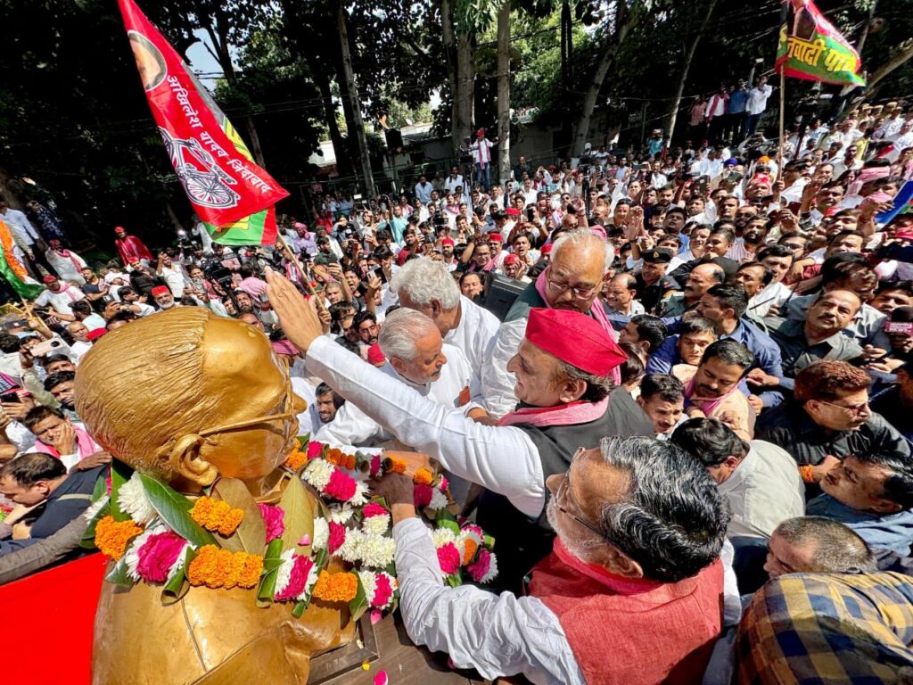 Akhilesh Yadav Urges Nitish to Withdraw NDA Support Amidst Controversy on JP's Birth Anniversary