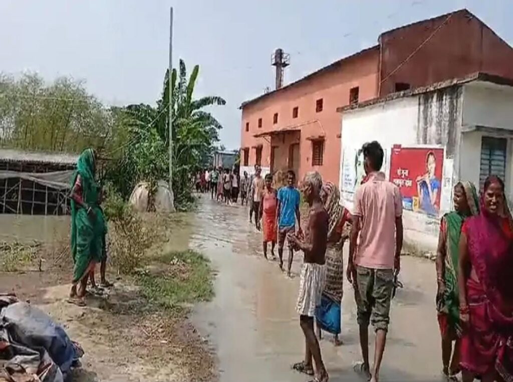 Bam Canal Dam Breaks in Muzaffarpur, Floods Affect 1000 People and Destroy Crops