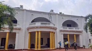 Bihar Deputy CM Changes Residence, Avoids Path Taken by Tejashwi Yadav Patna: Bihar's Deputy Chief Minister Samrat Choudhary has made a notable alteration at his new residence at 5 Deshratna Marg, just two days after moving in on Vijayadashami. The gate previously used by former Deputy CM Tejashwi Yadav has been permanently closed, with a boundary being constructed around it. This decision comes amid ongoing discussions about the "Vastu Dosh" associated with the bungalow, as none of the former Deputy CMs who stayed here managed to complete their tenure. Questions have arisen about whether this is a coincidence or if the bungalow truly has a Vastu-related defect. The residence has seen several Deputy CMs over the past decade—Tejashwi Yadav twice, Sushil Kumar Modi, and Tarkishore Prasad—none of whom completed their full terms in office. Despite this, Tejashwi has maintained a particular fondness for the bungalow, where he had lavish renovations done, including imported granite and chandeliers. Responding to the Vastu Dosh claims, RJD spokesperson Ejaz Ahmed criticized the decision to close the gate, accusing the Deputy CM of promoting confusion and superstition. He suggested that the move reflected a lack of self-confidence in both the Deputy CM and his political stance. Samrat Choudhary dismissed the notion of a curse on the residence, stating that people, not the bungalow, are the issue. He indirectly referred to Tejashwi Yadav, with whom the bungalow has become closely associated. Choudhary emphasized that the bungalow is not a problem for him, further mentioning that his focus is not on securing the Deputy CM position again in the future. Over the past decade, the residence has become infamous for its history of incomplete tenures. Despite Tejashwi’s best efforts to make the residence luxurious, including his first stay in 2015, he has yet to complete a full term there. This association with unfinished tenures has fueled the perception of the bungalow being unlucky for its residents. Sushil Kumar Modi, who moved into the bungalow in 2017 after Tejashwi, famously criticized the extravagant spending on its renovation. Modi remarked that even the Prime Minister’s residence pales in comparison to the lavish interior of 5 Deshratna Marg. He later vacated the bungalow without completing his term, reinforcing the ongoing myth surrounding the residence. Tejashwi, however, had been reluctant to leave the bungalow and was eventually forced to vacate it by court order in 2017, following accusations of misuse of government funds for personal luxury. This led to political confrontations, and the residence continues to be a point of contention in Bihar’s political circles.