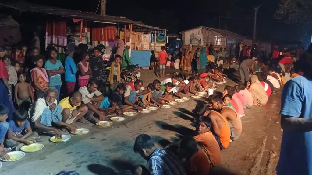 Community kitchen has been started for people affected Kosi river flood in Saharsa district