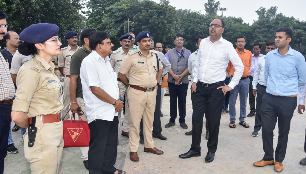 Patna DM inspects Gaindhai Maidan ahead of Dussehra