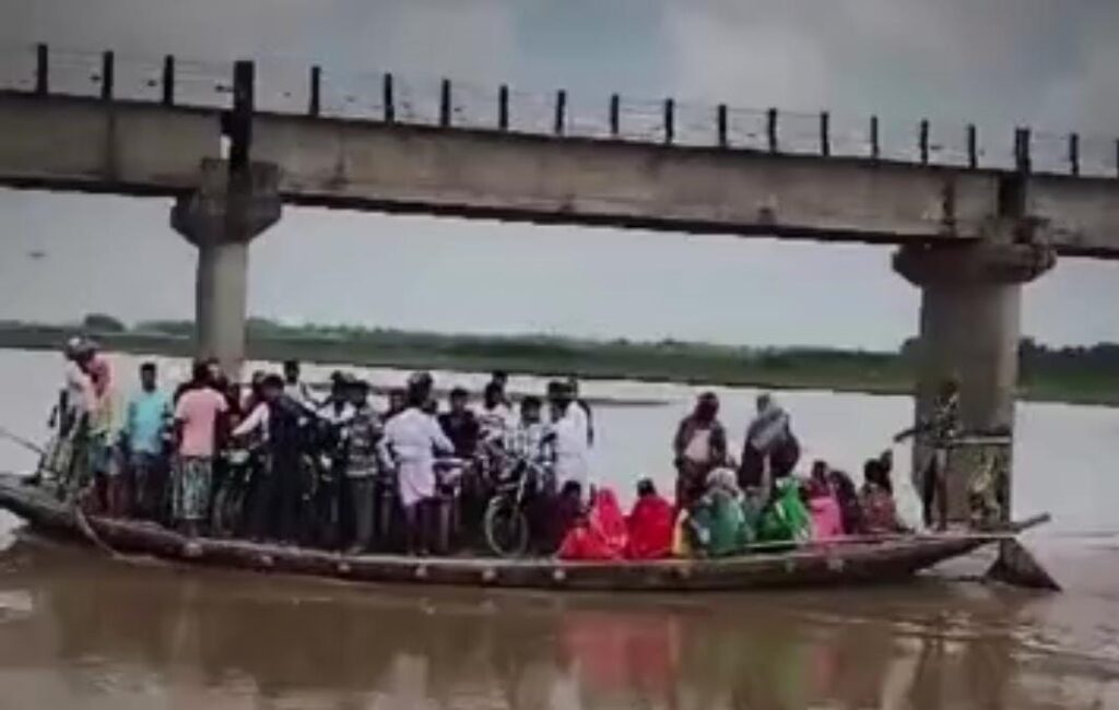 50,000 in Purnia's Amaur Block Rely on Boats as Bridge Remains Incomplete After 13 Years