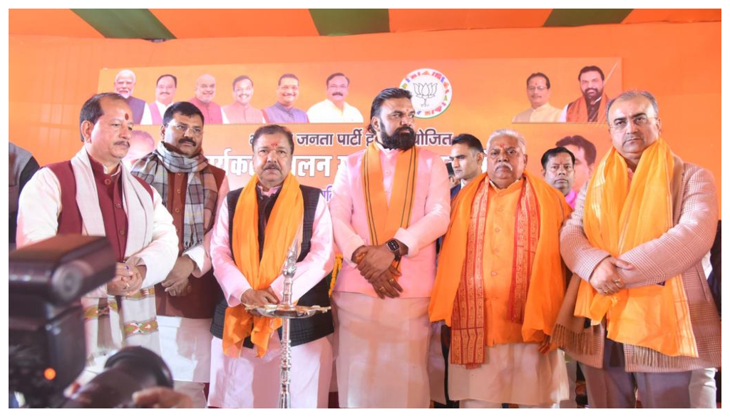 BJP Organizes Workers' Meet and Dahi Chuda Bhoj on Makar Sankranti in Patna