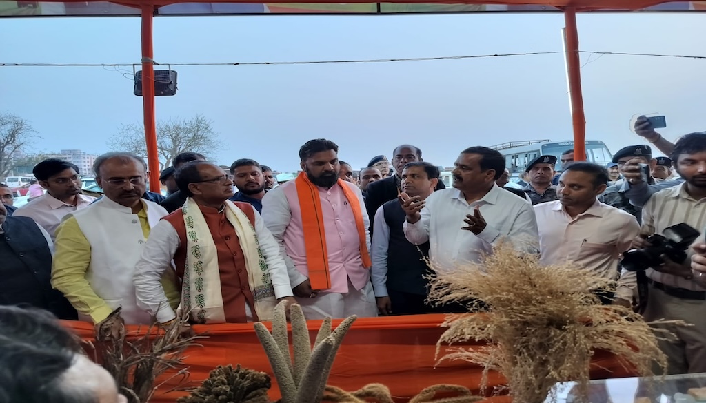 Union Agriculture Minister Visits Bihar Agricultural University Exhibition