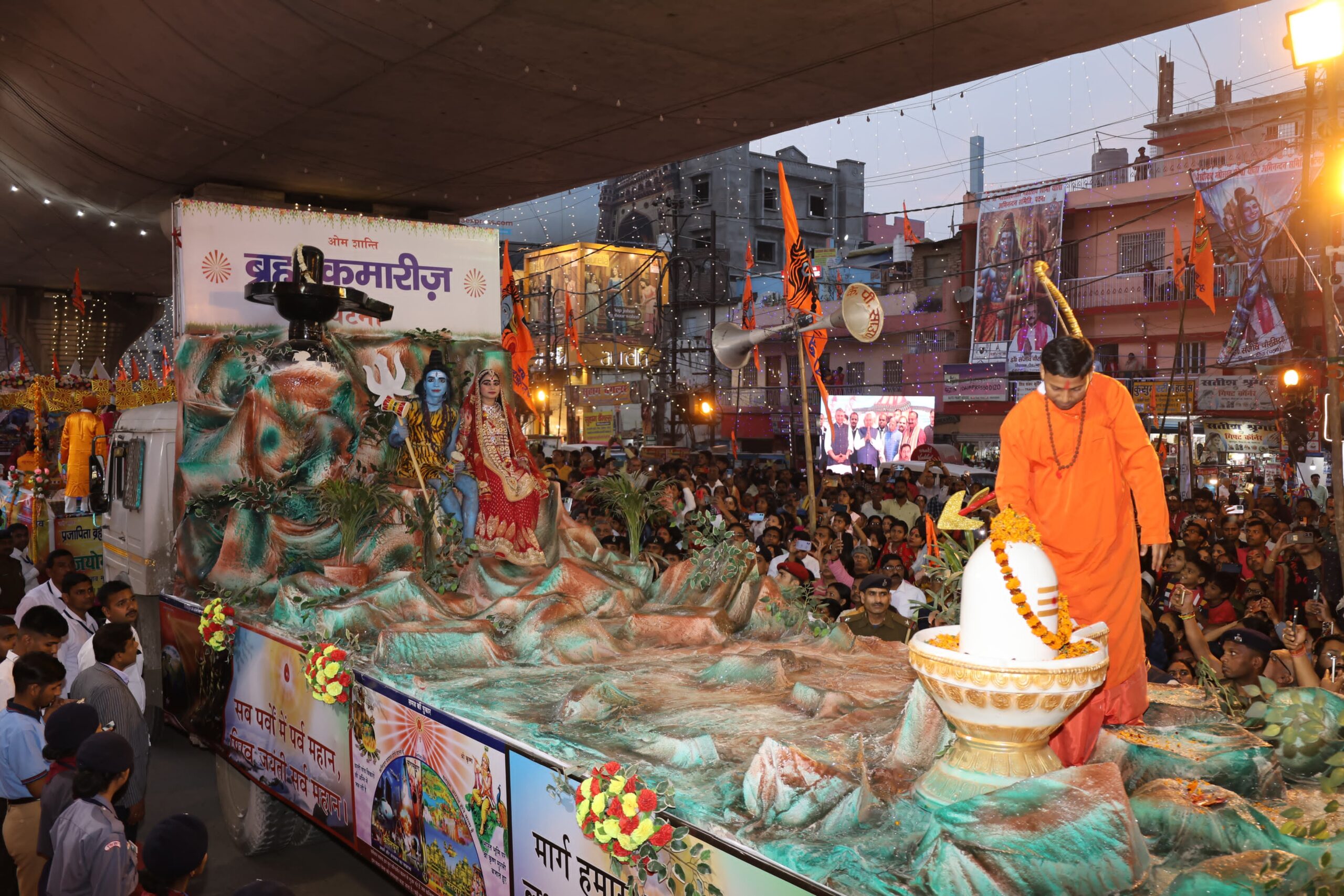 Bihar CM Nitish Kumar Attends Mahashivratri Celebrations, Offers Prayers at Shiv Mandir in Patna