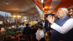 Bihar CM Nitish Kumar Attends Mahashivratri Celebrations, Offers Prayers at Shiv Mandir in Patna