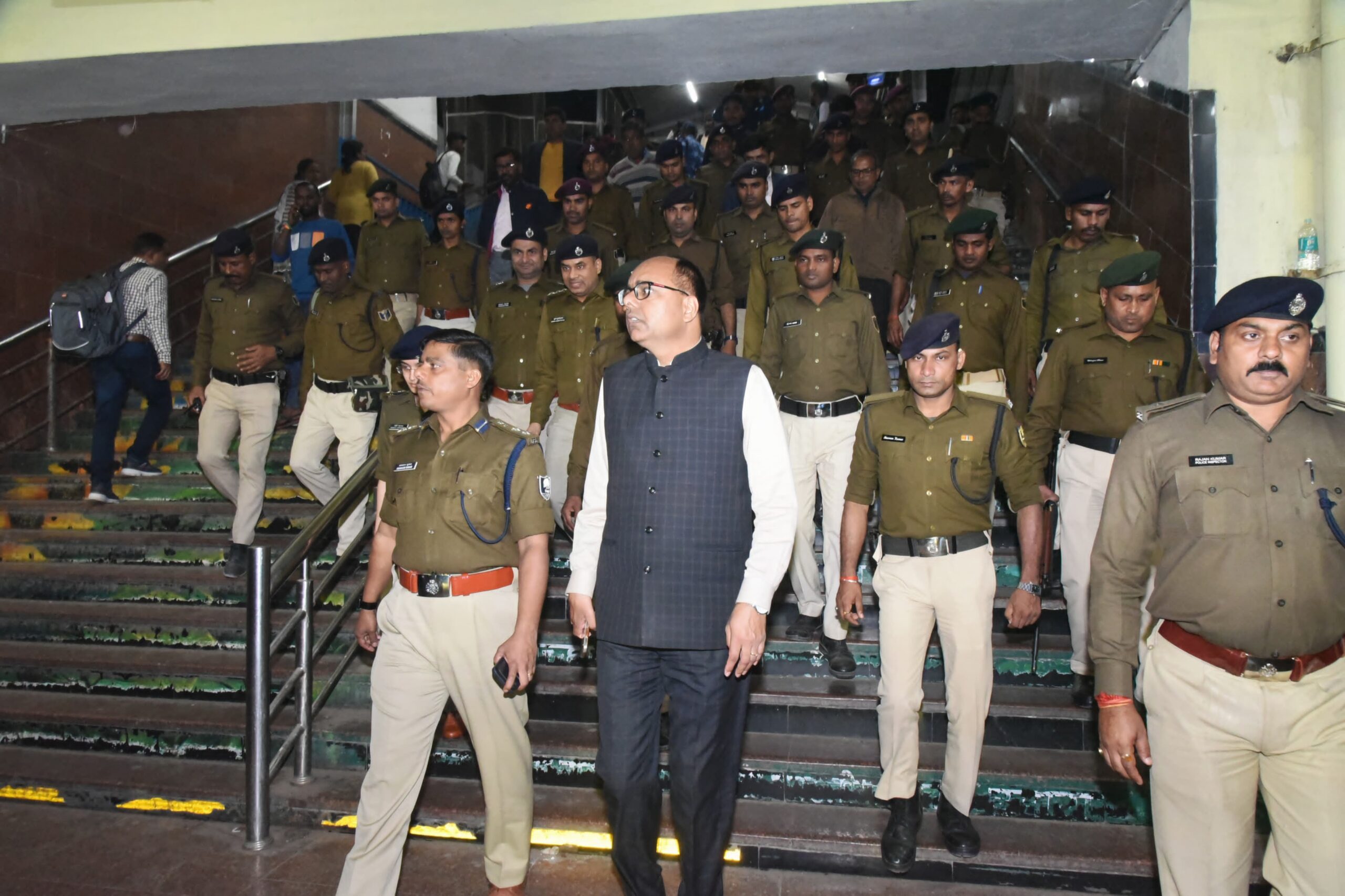 Patna DM and SSP Inspect Patna Junction to Oversee Preparations for Handling Kumbh Rush