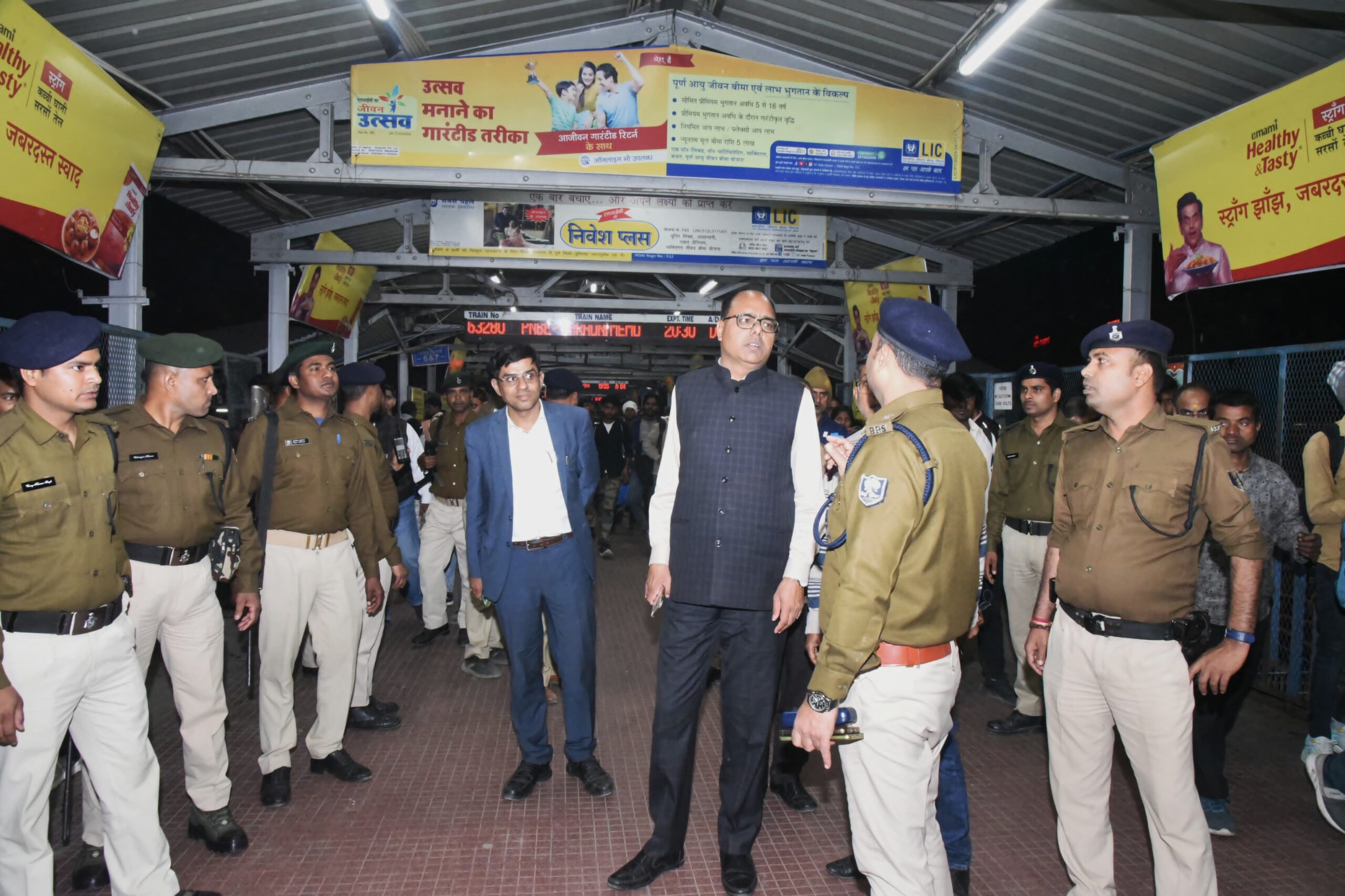 Patna DM and SSP Inspect Patna Junction to Oversee Preparations for Handling Kumbh Rush