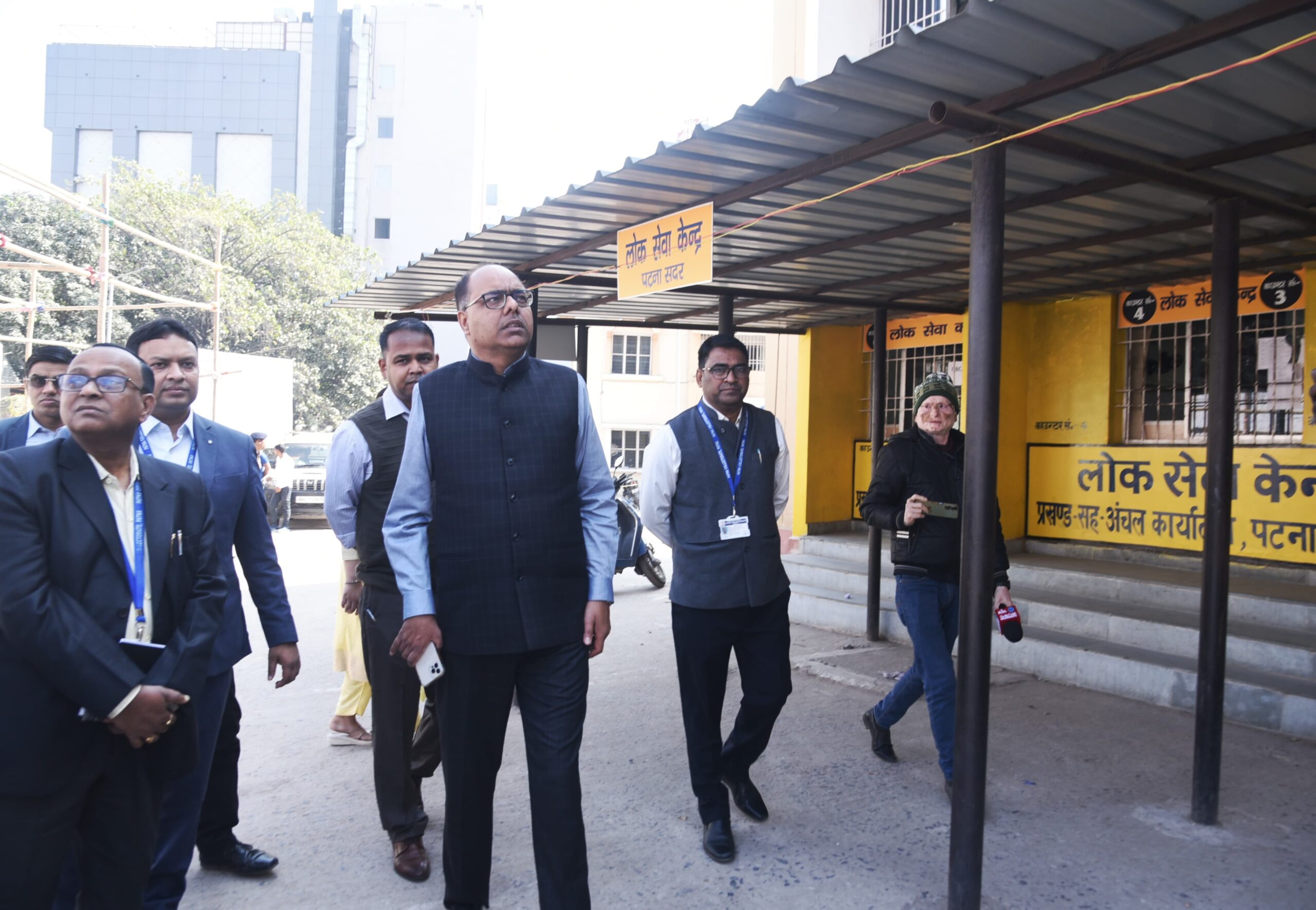 Patna DM Inspects Newly Created Zonal Offices, Orders Swift Action on Pending Revenue Cases 