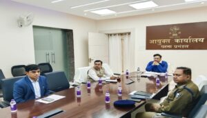 Patna Divisional Commissioner Reviews Development Programmes, Stresses Quality Implementation