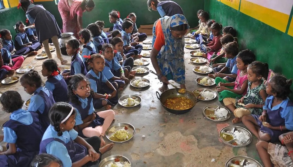 Bihar Government to End Outsourced Roles in Midday Meal Scheme Citing ‘Budget Cuts’