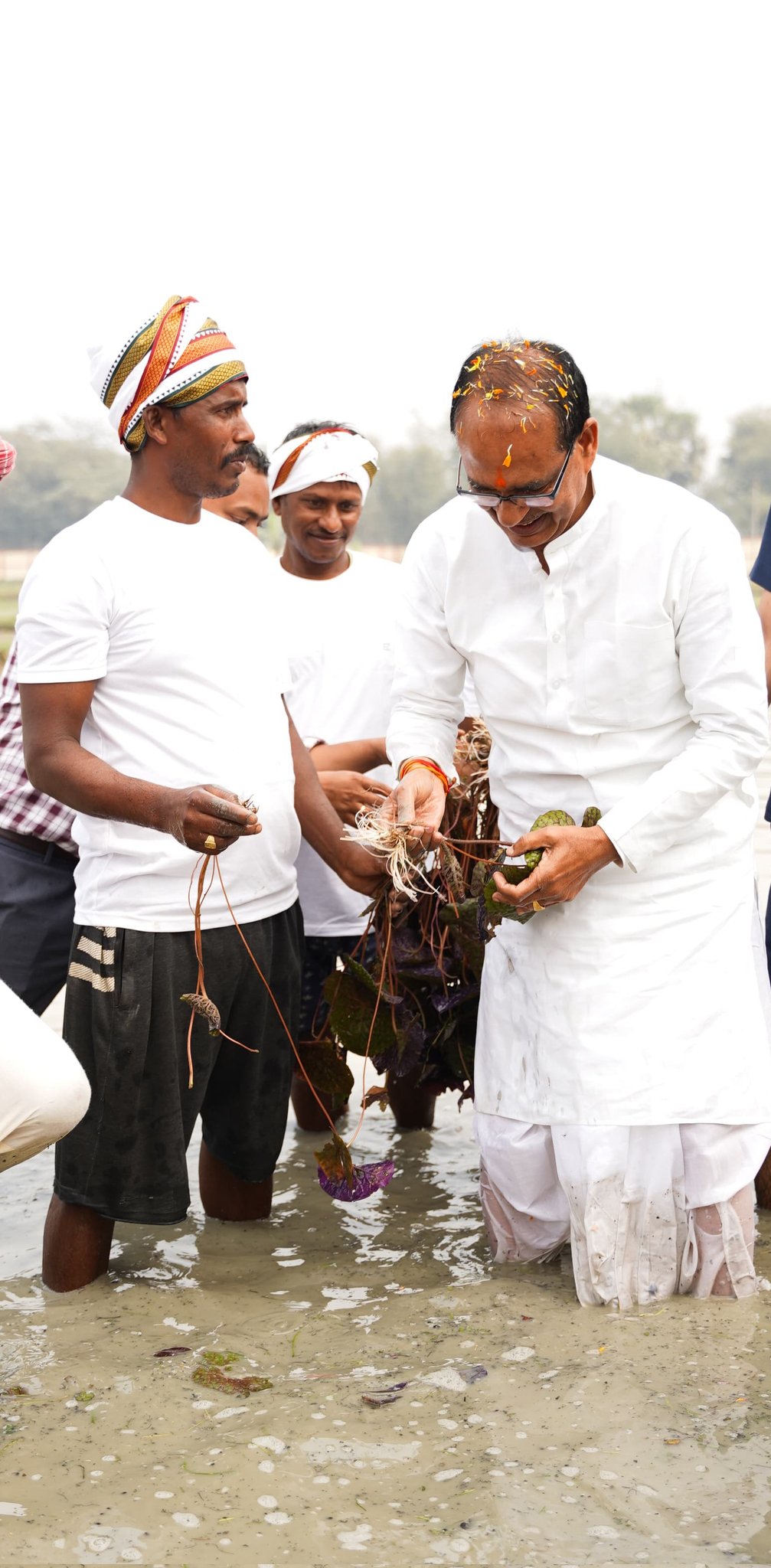 Union Agriculture Minister Visits Bihar Ahead of PM Modi’s Bhagalpur Rally, Pledges Support for Makhana Farmers