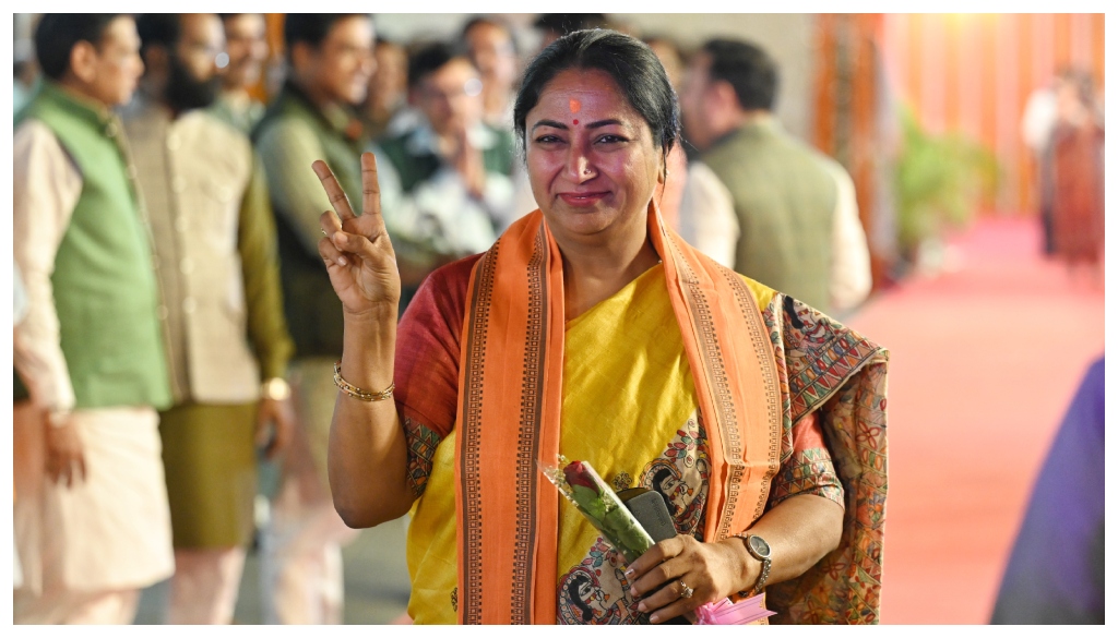 Delhi CM Rekha Gupta Wears Madhubani Saree, Drawing Attention to Bihar-Purvanchal Culture