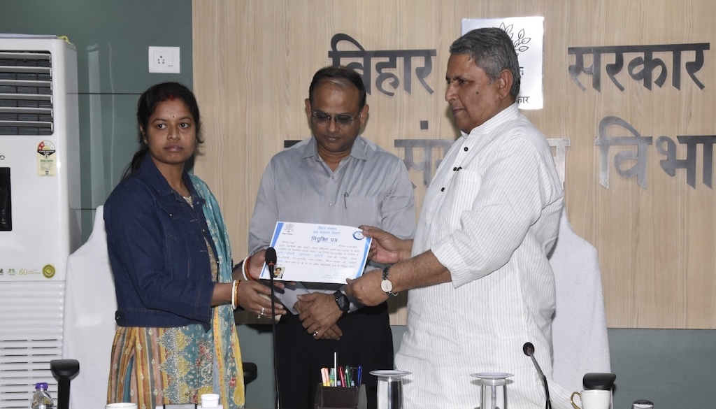 Water Resources Department Distributes Appointment Letters to 19 Drivers in Patna