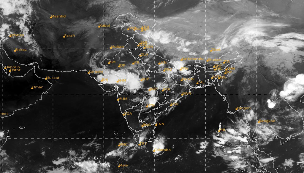 Patna and Nearby Districts Hit by Evening Storm and Light Rain