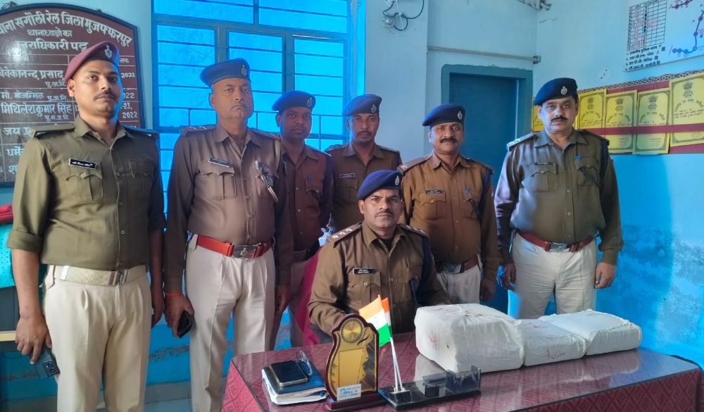 Sugauli Rail Police with seized hashish on March 5, 2025