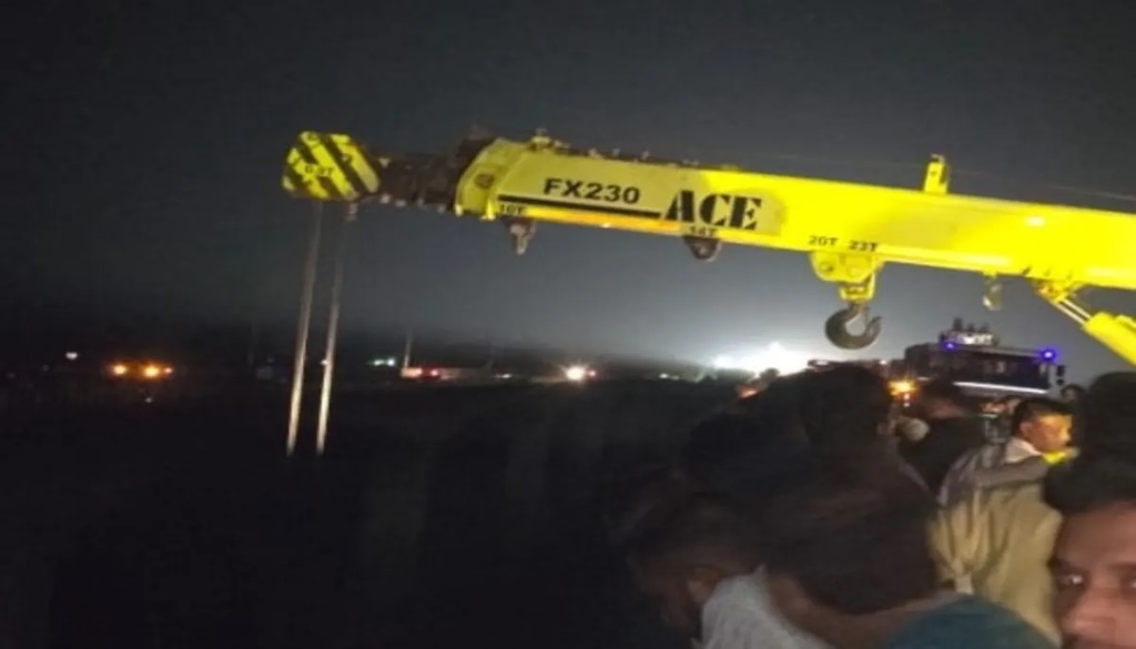 Four Missing After SUV Plunges Into Ganga From Buxar Bridge