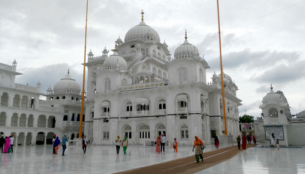 Tensions Escalate Between Akal Takht and Patna Sahib Over Sukhbir Badal and Leadership Dispute