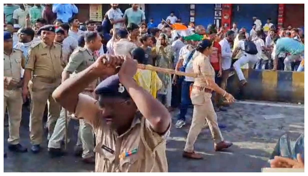 Police Lathi-Charge Students in Patna During Domicile Policy Protest