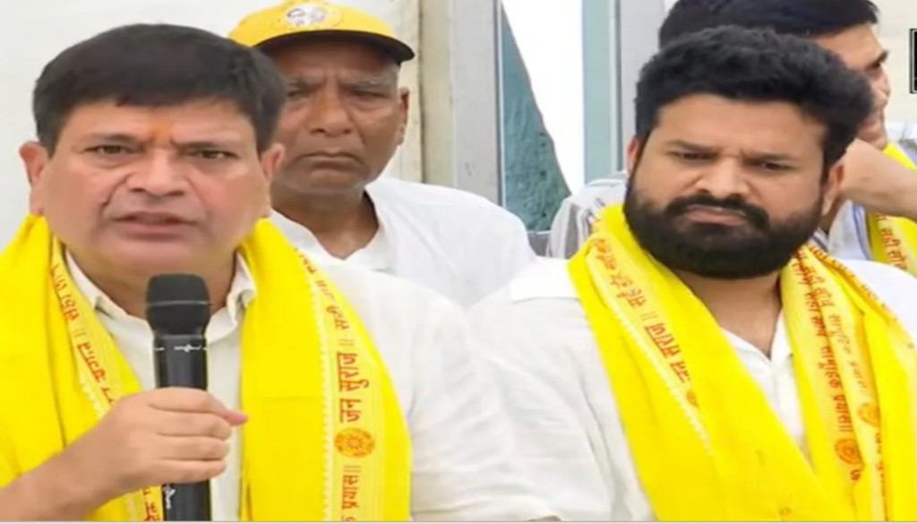 Bhojpuri Star Ritesh Pandey and Former IPS Officer AP Singh Join Prashant Kishor's Jan Suraaj Party