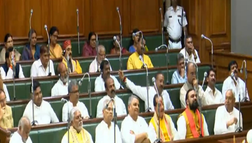 Bihar Assembly in Uproar: BJP MLA Breaks Mic, RJD-BJP Clash Erupts, Nitish Escorted Out Amid Chaos
