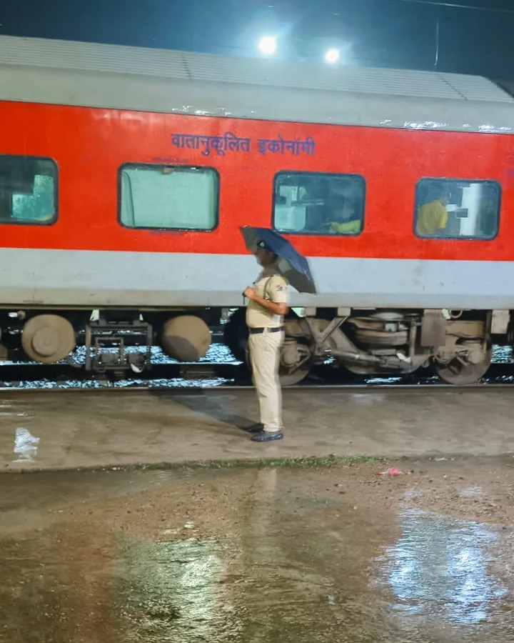Torrential Rains Wreak Havoc in Bihar: Bridge Washed Away, Rail Services Disrupted in Gaya