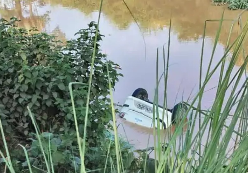 car plunges into patna canal