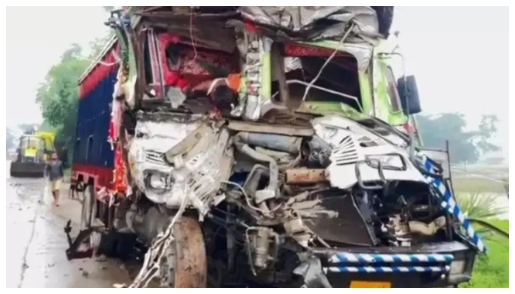 Two Drivers Died in Head-On Collision Between Mango Truck and Gas Tanker in Nalanda