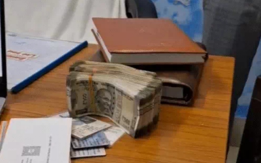 Cash and land documents recovered from DSP house