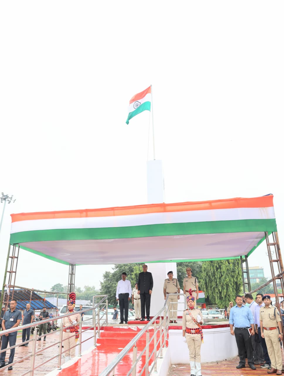 Divisional Commissioner Reviews Final Parade Rehearsal at Gandhi Maidan ahead of 79th Independence Day Celebrations